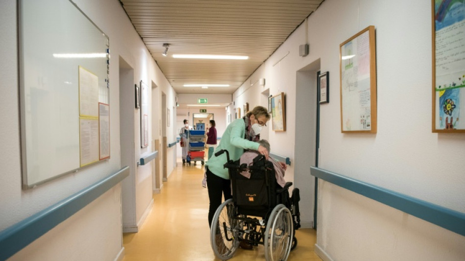 Warken begrüßt Aufstockung von Darlehen für Pflegeversicherung