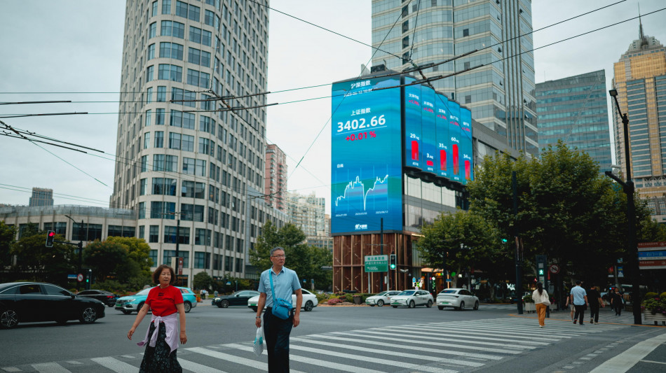 Borsa: Hong Kong negativa, apre a -0,57%