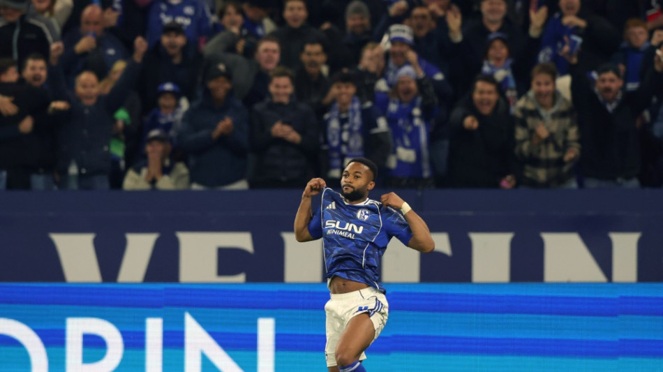 Wieder kein Gegentor: Schalke springt an die Spitze