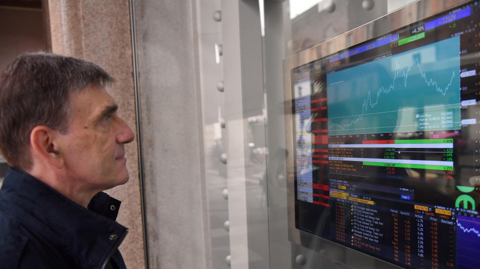 Borsa: Europa fiacca con le trimestrali, corre Londra