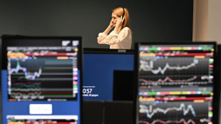 Borsa: Europa incerta con le trimestrali, l'oro in caduta