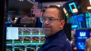 Stocks rally rolls on in US, mixed elsewhere