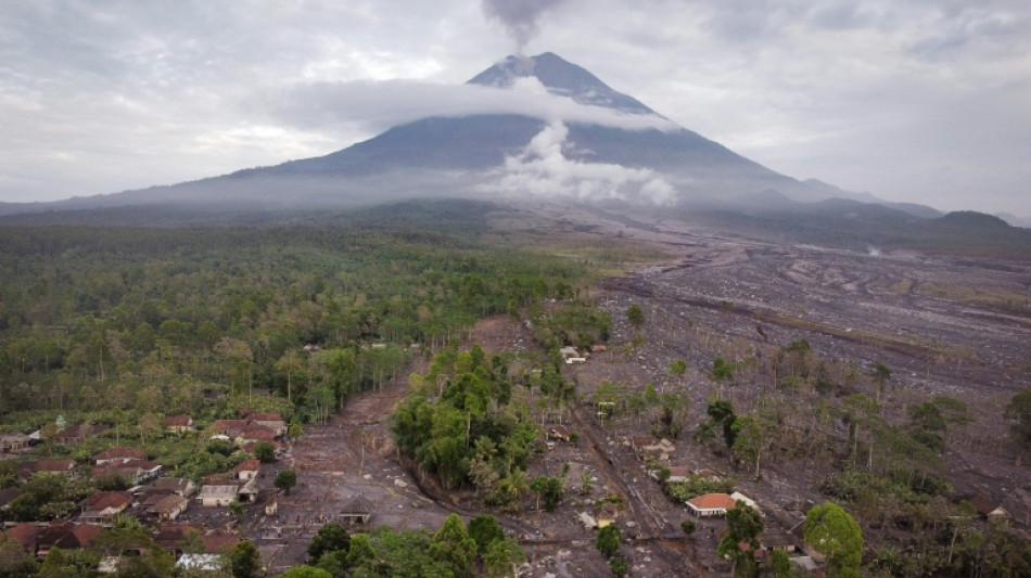Más de mil evacuados en Indonesia por la erupción de volcán cerca de Bali