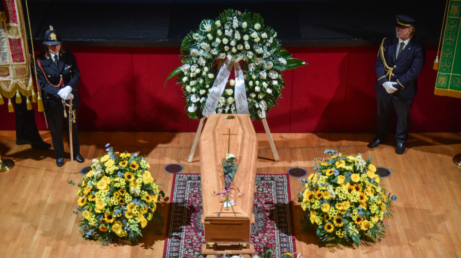 Riapre a Milano la camera ardente di Ornella Vanoni