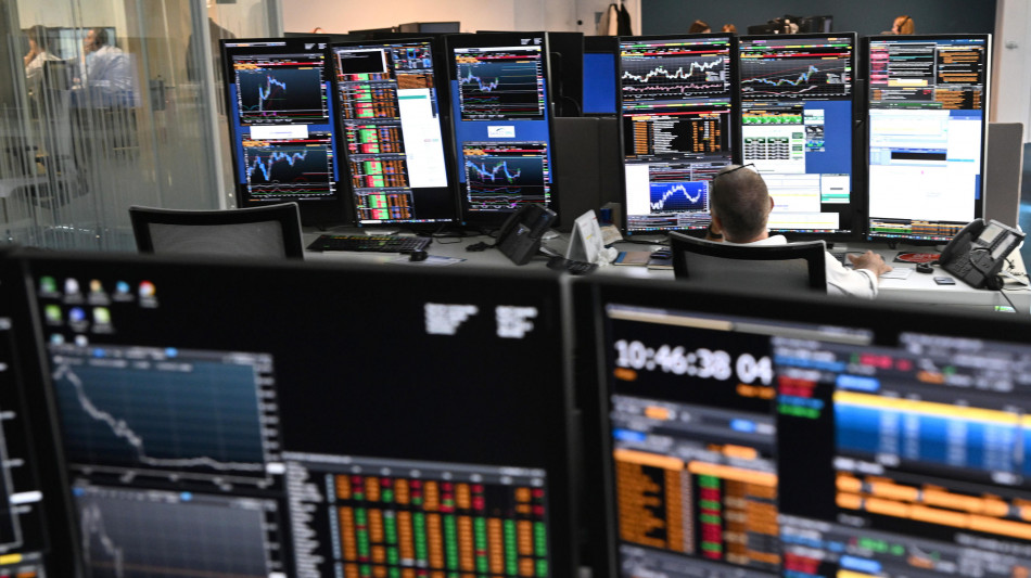 Borsa: l'Europa accelera, Milano +0,8%