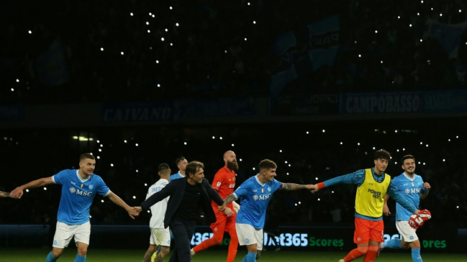 El Nápoles solventa el escollo del Lecce para dormir líder de la Serie A