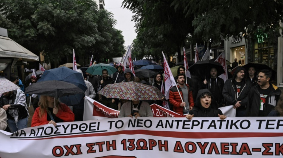 La Grèce en grève contre un projet de journée de travail de 13 heures
