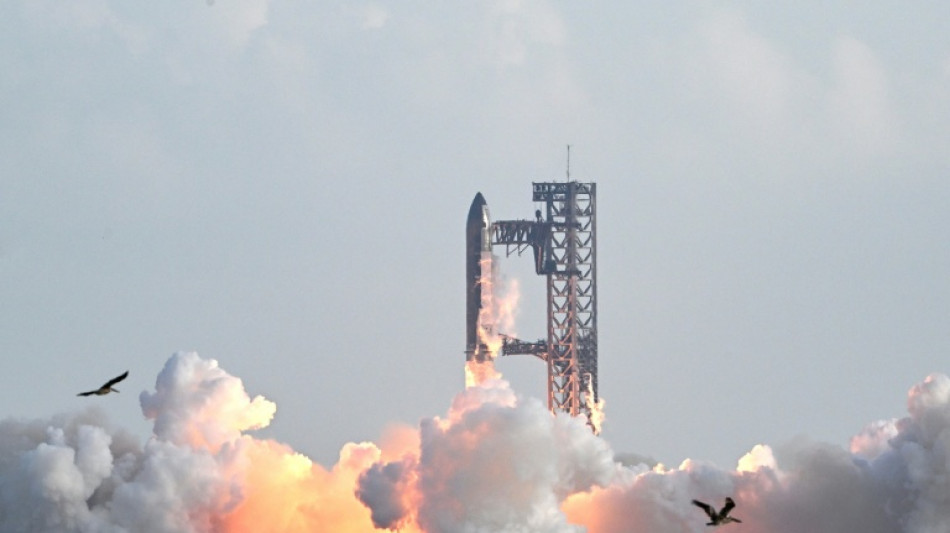 SpaceX lança seu megafoguete Starship em voo bem-sucedido de prova