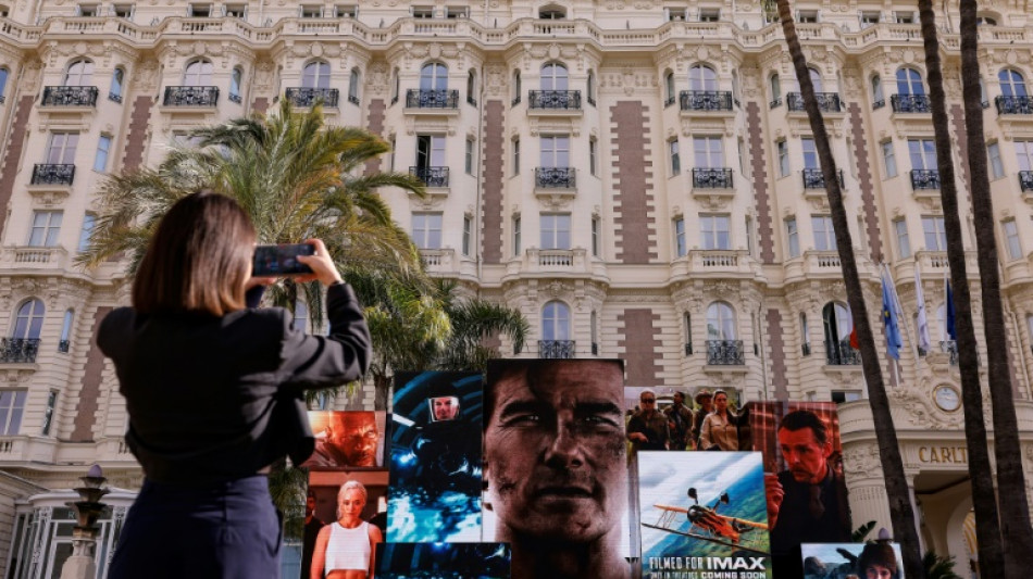 Tom Cruise trae de vuelta el espectáculo a Cannes después de la política