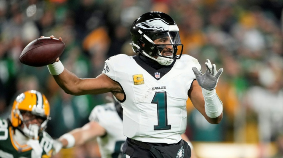 Eagles aim to keep rolling despite Brown turmoil