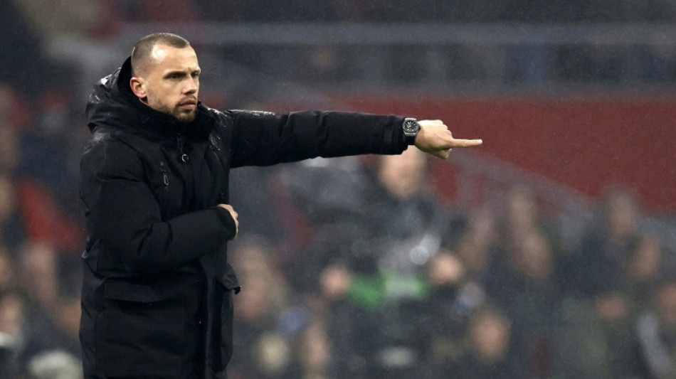 Lanterna da Champions, Ajax demite técnico John Heitinga