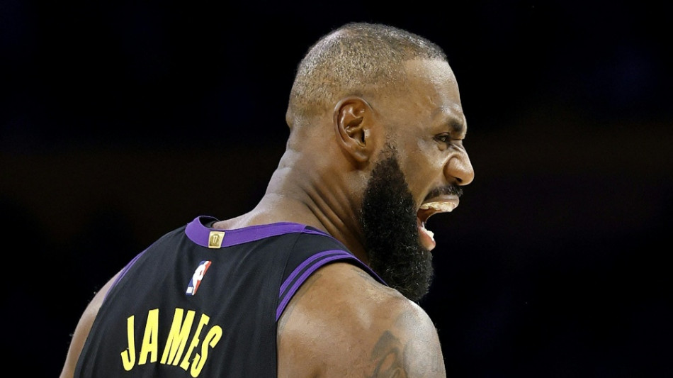 NBA: Rekordmann James siegt bei Saisondebüt