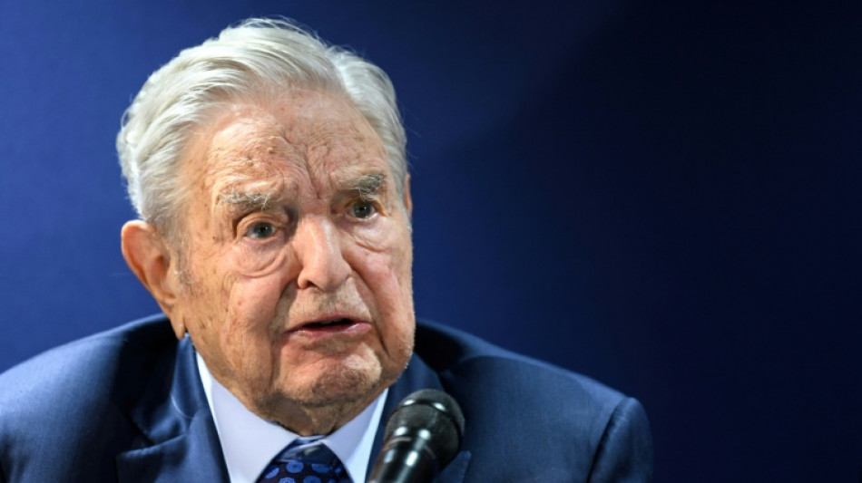 Trump ameaça processar o bilionário Soros e seu filho
