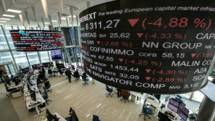Paris clôture haut dans le vert, non loin de son record