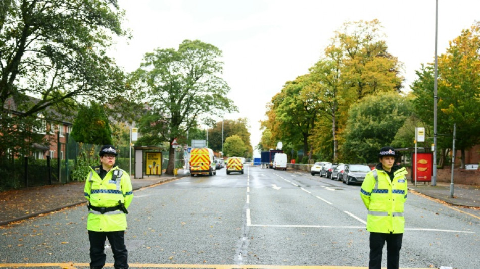 Uma das vítimas do ataque à sinagoga de Manchester foi baleada pela polícia