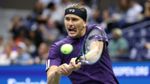 Matchball weit nach Mitternacht: Zverev souverän in Runde zwei