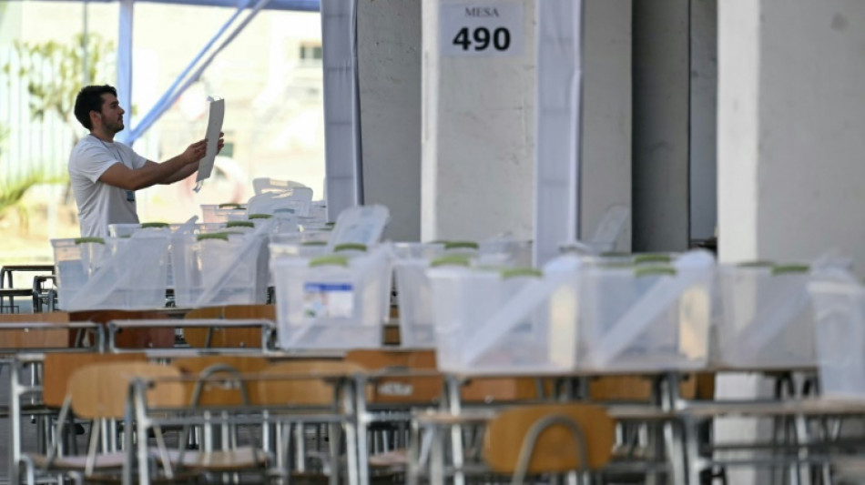 Jara e Kast vão disputar 2º turno presidencial no Chile