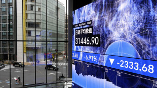 Borsa: l'Asia corre con Powell, nuovo record per l'oro